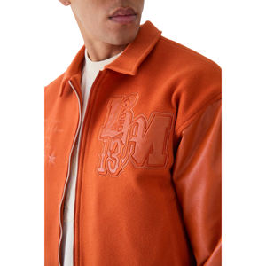 Chaqueta Universitaria de Béisbol para Hombre de Alta Calidad, Fabricada por OEM, Chaqueta de Cuero PU con Bordado Chenille Personalizado para Invierno - Product Image 3