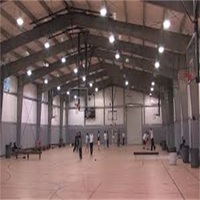 Suministro de fábrica Estructura de acero prefabricada de construcción rápida Almacén de pasillo deportivo de baloncesto con diseño personalizado