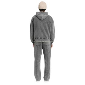 Sudadera con capucha Boxy inicial para hombres y mujeres Detalles bordados de marca mínima Ajuste Premium con mangas anchas Elegante y cómodo - Product Image 3
