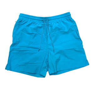 Pantalones cortos de algodón Tie-Dye vibrantes con ajuste relajado y puños enrollables para un divertido atuendo de verano hecho en Pakistán - Product Image 2