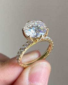 Anillo de moissanita redondo de corte personalizado, joyería de ajuste de punta hecha a mano, hermoso regalo de aniversario y boda para el amor - Product Image 1