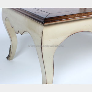 Les tables de salle à manger de la série 7305 sont fabriquées en bois de mahogany massif, prouvées d'être durables et résistantes, avec un design élégant. - Product Image 3