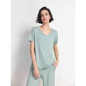Conjunto Capri de Bambú con Encaje y Cuello en V para Mujer, Tejido de Punto Suave y Cómodo para Verano - Product Image 1