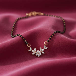 Vatika Mangalsutra Hallmark – Collier tendance en argent, or et rhodium, motif floral géométrique, pierres, diamants, moissanite, jade, perles, or - Product Image 2