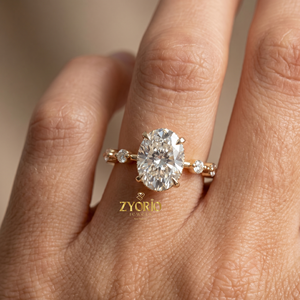 Anillo de Compromiso Solitario de Oro de 14K con Corte Ovalado, Elegante Anillo de Promesa con Diamante, Joyería Nupcial Minimalista, Regalo para Mujer - Product Image 4