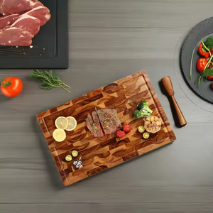 Planche à découper carrée en bois durable personnalisée, fabriquée à la main à partir de bois d'olivier tunisien, durable et lavable au lave-vaisselle, artisanat Saniya - Product Image 4