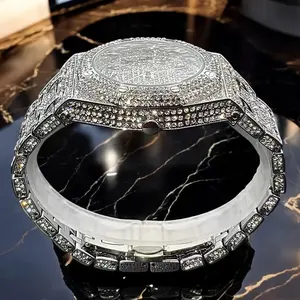 Montre sport tendance avec verre diamanté, bracelet en acier durable, mouvement mécanique, design élégant, disponible en unisexe, quantité en gros - Product Image 5