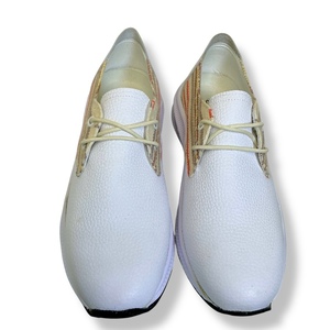 Chaussures Luna élégantes en blanc classique. Ces chaussures intemporelles sont fabriquées avec des matériaux de première qualité pour le confort et la durabilité. - Product Image 4