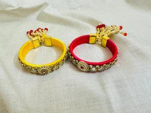 Achetez des cadeaux uniques et économiques pour la cérémonie du haldi, des bracelets en fil pour les invités, des cadeaux de mariage indiens, des cadeaux de haldi mehndi - Product Image 2