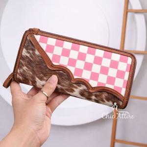 Étui de téléphone en cuir sculpté à la main par des designers, dernier cri, élégant, en cuir de vachette, motif à carreaux, portefeuilles pour femmes - Product Image 1