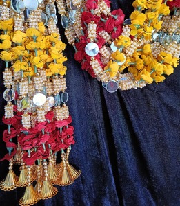 พวงปอมปอมปอมตกแต่งสีสันสดใส, สายตกแต่งดอกไม้ตกแต่งงานปาร์ตี้ฉากหลังฮาลดี้เวทีใหม่แขวนติดผนัง - Product Image 1