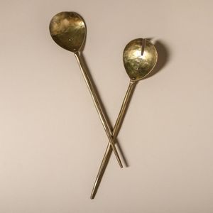 Set de saladier design en métal avec des détails complexes, parfait pour les cadeaux et la décoration de table pendant les fêtes - Product Image 1