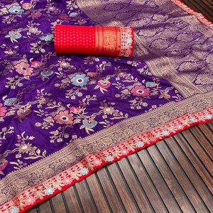 ผ้าไหม banarasi dola ซึ่งมีทั้งหมด jangla jaal ใน meenakari และ jacquard ทอหนักเหมาะสำหรับงานรื่นเริง - Product Image 2