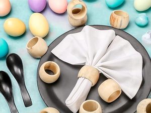 Ronds de serviette de Noël indiens Décor de table exclusif pour les mariages et les fêtes avec des serviettes de Noël en polyéthylène en papier - Product Image 3