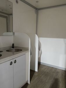 Remolque de baño portátil de lujo de 2 cabinas, remolque de baño para camping, caravana, remolque de inodoro móvil en venta para Europa/EE. UU. - Product Image 3