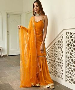 ชุดต้อนรับสุดเก๋ ชุดต้อนรับสุดประณีต: ทําให้ความเป็นของคุณชัดเจนที่ทุกการต้อนรับด้วยชุดต้อนรับ anarkali ตาข่ายของเรา ซึ่งเหมาะสําหรับเจ้าสาวสมัยใหม่ - Product Image 2