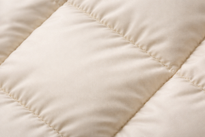 Blouson matelassé Varsity pour homme, blouson d'hiver matelassé, blouson Varsity personnalisé bicolore, blouson de baseball, fabrication OEM - Product Image 4