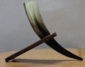 Atrapasueños Inspirado en la Era Vikinga de S.SONS, Diseño en Negro Pulido, Imitación de Cuerno de Búfalo, Estilo Europeo, Personalizable - Product Image 6