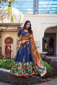 Hermoso Lehenga Choli Con Kalamkari Con Trabajo De Aluminio - Product Image 4