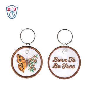 Llavero con parche de mariposa floral bordado personalizado para accesorios de bolso - Product Image 3