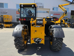 Chariot télescopique agricole JCB 532-60 alliant des performances de levage impressionnantes et un confort d'opérateur exceptionnel pour maximiser la productivité - Product Image 6