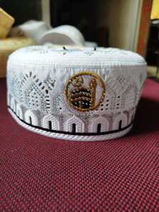 Chapeau de prière pour hommes musulmans de qualité d'exportation Chapeau de prière islamique Kufi Chapeau de couvre-chef avec broderie Chapeau Cadeau de l'Aïd du Bangladesh - Product Image 4