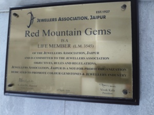 พลอยอะมีทิสต์แอฟริกันธรรมชาติ 6 มม. ทรงทริลเลียนคัต คุณภาพดีที่สุด ผลิตภัณฑ์พลอยหลวมที่ผ่านการปรับขนาดแล้ว สำหรับทำเครื่องประดับ - Product Image 4