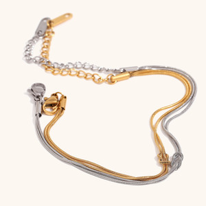 สร้อยข้อมือแบบผูกปมสองชั้นสีทองบางแบบเรียบง่าย - Product Image 1