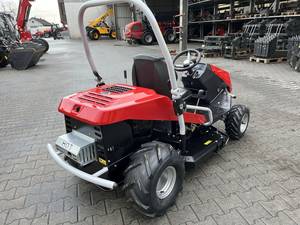 Tractor cortacésped Hercules HXT 923 4WD Neo rojo de 23 HP con transmisión por engranajes, fácil de operar - Product Image 6