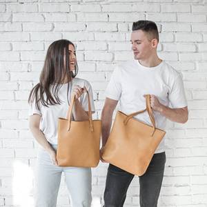 Sac fourre-tout en cuir véritable Cadeau d'anniversaire de mariage Femmes Hommes Sac à main en cuir à fermeture éclair Cadeau personnalisé pour elle Voyage essentiel - Product Image 2