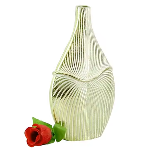 Vases à fleurs les plus populaires en briques uniques structurées pot de fleurs poli et nickelé avec logo personnalisable - Product Image 4