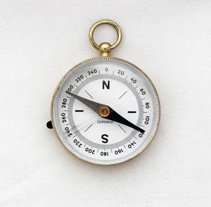 Brújula Náutica de Metal de Estilo Vintage con Elegantes Grabados, Ideal para Entusiastas de la Decoración Náutica y Coleccionistas - Product Image 5