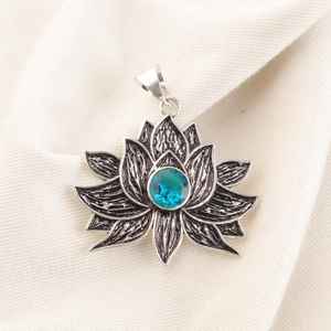 Colgante de Plata de Ley 925 con Gema de Apatita, Diseño Vintage, Certificado IGI, Calidad Superior, Chapado en Oro de 10K, Único para Halloween - Product Image 1