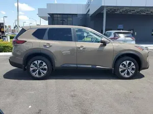 Nissan Rogue 2024 en parfait état - Product Image 3