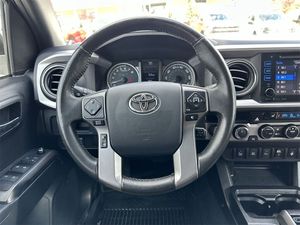 Auto Usado de Calidad a Precio Accesible, Toyota Tacoma Limited 2016, Volante a la Izquierda - Product Image 4