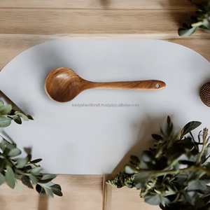 Utensilios de cocina de madera de acacia hechos a mano Utensilios de cocina y utensilios de cocina únicos de nuevo diseño para fiestas de inauguración de la casa - Product Image 4