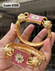 กำไลโลหะราจวดีที่น่าดึงดูดใจเนื้อสีทองงานแกะสลักและหินประกายสำหรับงานชาติพันธุ์และงานแต่งงาน - Product Image 5