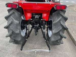 จัดส่งฟรี รถแทรกเตอร์ขนาดเล็ก F-24D 24 แรงม้า ขับเคลื่อน 4 ล้อ เครื่องยนต์ดีเซล 1.4 ลิตร 3 สูบ 9F/3R เกียร์ธรรมดา พวงมาลัยเพาเวอร์ ระบบ PTO หลายระดับความเร็ว และชุดต่อพ่วง 3 จุด - Product Image 3