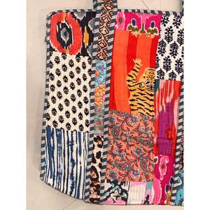 Sac fourre-tout matelassé indien patchwork reconstitué pour femme, grande taille, broderie en coton léger pour usage quotidien en extérieur - Product Image 5