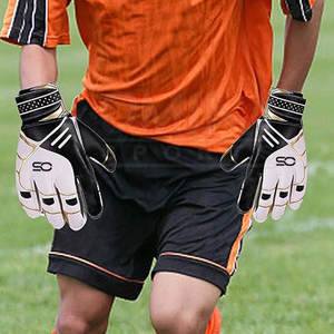 ถุงมือผู้รักษาประตูหนังระบายอากาศได้ดีสินค้ามาใหม่บริการ OEM ตามสั่งสำหรับการฝึกกีฬา - Product Image 3