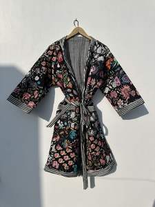 Chaqueta Kantha hecha a mano india de alta calidad para mujer, bata acolchada de retazos de algodón, cierre de cinturón largo de invierno para la temporada de otoño - Product Image 5