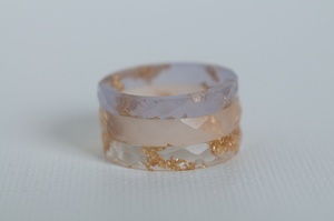 สร้อยข้อมืออะคริลิคทำจากเรซิ่นเครื่องประดับที่สวยงามกำไลข้อมืออะคริลิคหลากสีแบบเหลี่ยมกว้างไม่สม่ำเสมอสำหรับผู้หญิง - Product Image 3