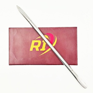 ที่ดันหนังกำพร้าและตัดเล็บสแตนเลสแบบสองด้านสำหรับขายส่ง พร้อมด้ามจับรูปทรงช้อนที่ทนทานและตัวเลือกที่ปรับแต่งได้ - Product Image 1