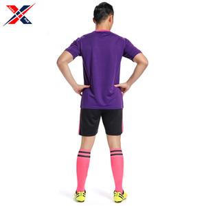 Meilleures ventes de maillots de football noir et jaune personnalisés, vêtements d'équipe respirants avec impression de logo, nouveau design, ensembles d'uniformes de football - Product Image 5