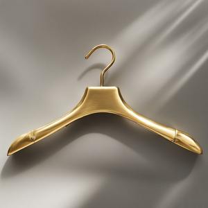 Cintre élégant en laiton pour boutique, hôtel, magasin de vêtements, balcon et armoires de cuisine - Surface lisse et durable - Product Image 4