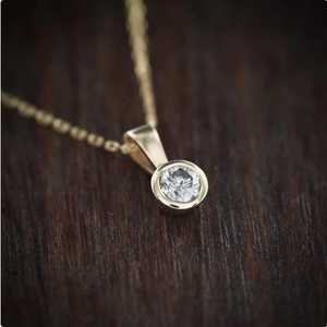 จี้เพชรโมอิสซาไนต์ทรงกลม 6 มม. ไม่มีสี ตัวเรือนเงินแท้ 925  ความใส VVS ปราศจากนิกเกิล สำหรับผู้หญิง ฉลองวันครบรอบแต่งงาน - Product Image 1
