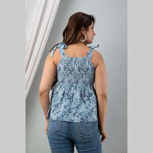 Top sin mangas con estampado de algodón azul claro para mujer - Product Image 3