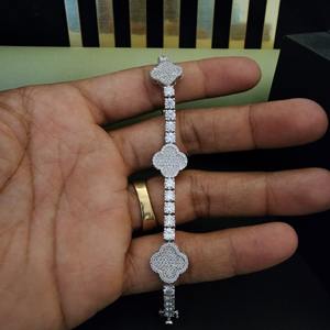 Pulsera de diamantes con diseño de flor única de diamante de corte redondo en oro macizo de 14kt para cada ocasión - Product Image 4