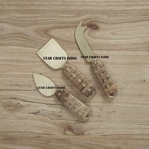 Outils à fromage de qualité supérieure pour la maison et le restaurant Couverts fantastiques Serveur de gâteau et vadrouille en bois de résine avec poignée design pour un usage domestique - Product Image 3