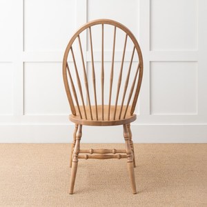 Silla de comedor Lapis hecha de madera de teca maciza de alta calidad con acabado natural para interiores o exteriores. - Product Image 4